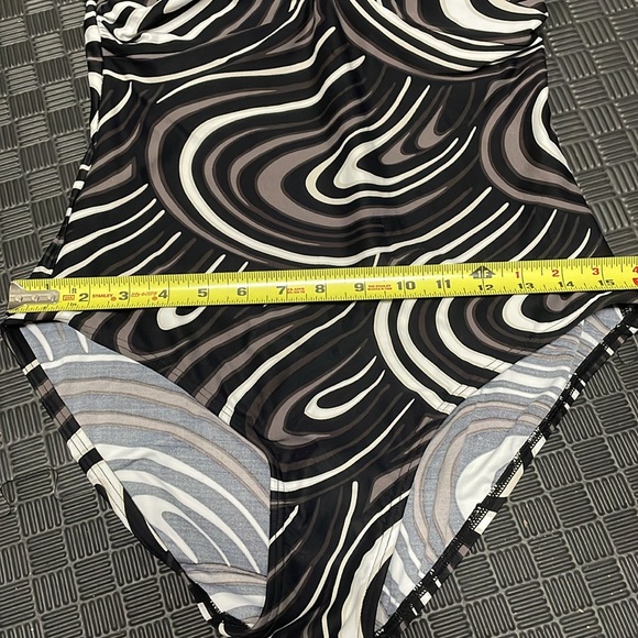 the coco reef black, white, gray swirl pattern one size bathing suit size 36D - Picture 3 of 12